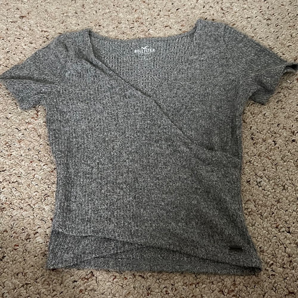 Super cute Hollister shirt